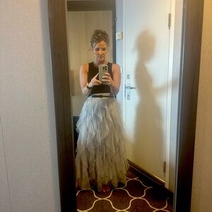 Gray ruffle tulle tiered skirt.